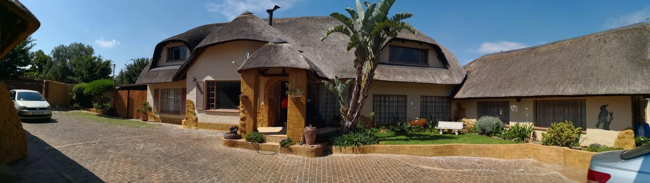 All Over Africa Guest House Kempton Park Extérieur photo