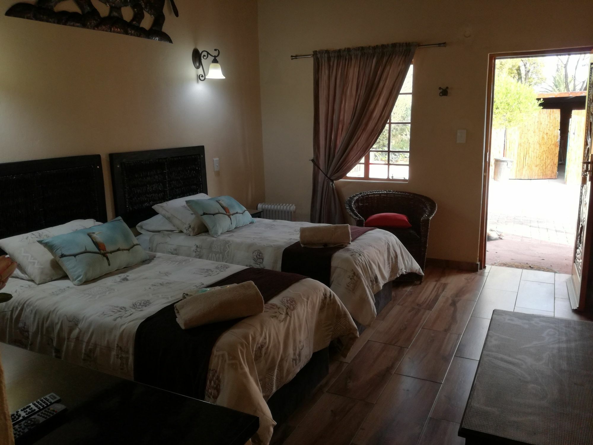 All Over Africa Guest House Kempton Park Extérieur photo